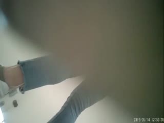 偷窥极品素人厕所自慰 前后双机位直击潮吹喷水